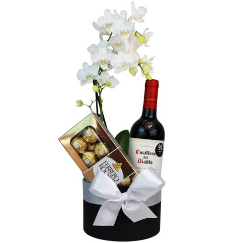 Mini orquídea branca na caixa com vinho e Ferrero Rocher