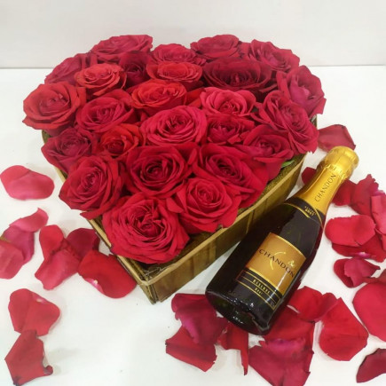 Coração de Madeira Com Rosas e Espumante Chandon